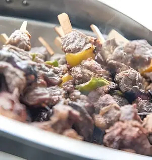 Brochettes de viande préparées par Cuillère d’Or